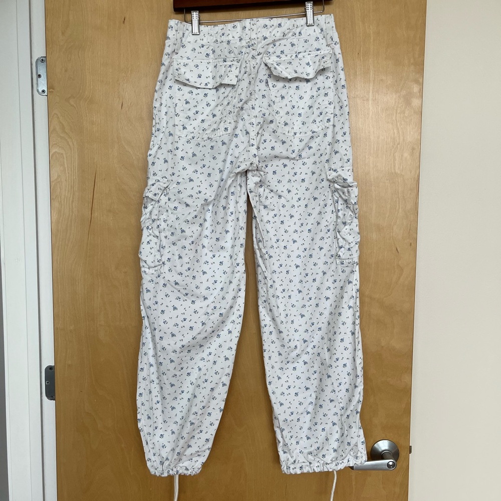 Levi’s ‘94 Baggy blue and white ditsy floral cargo pants - Picture 5 of 5